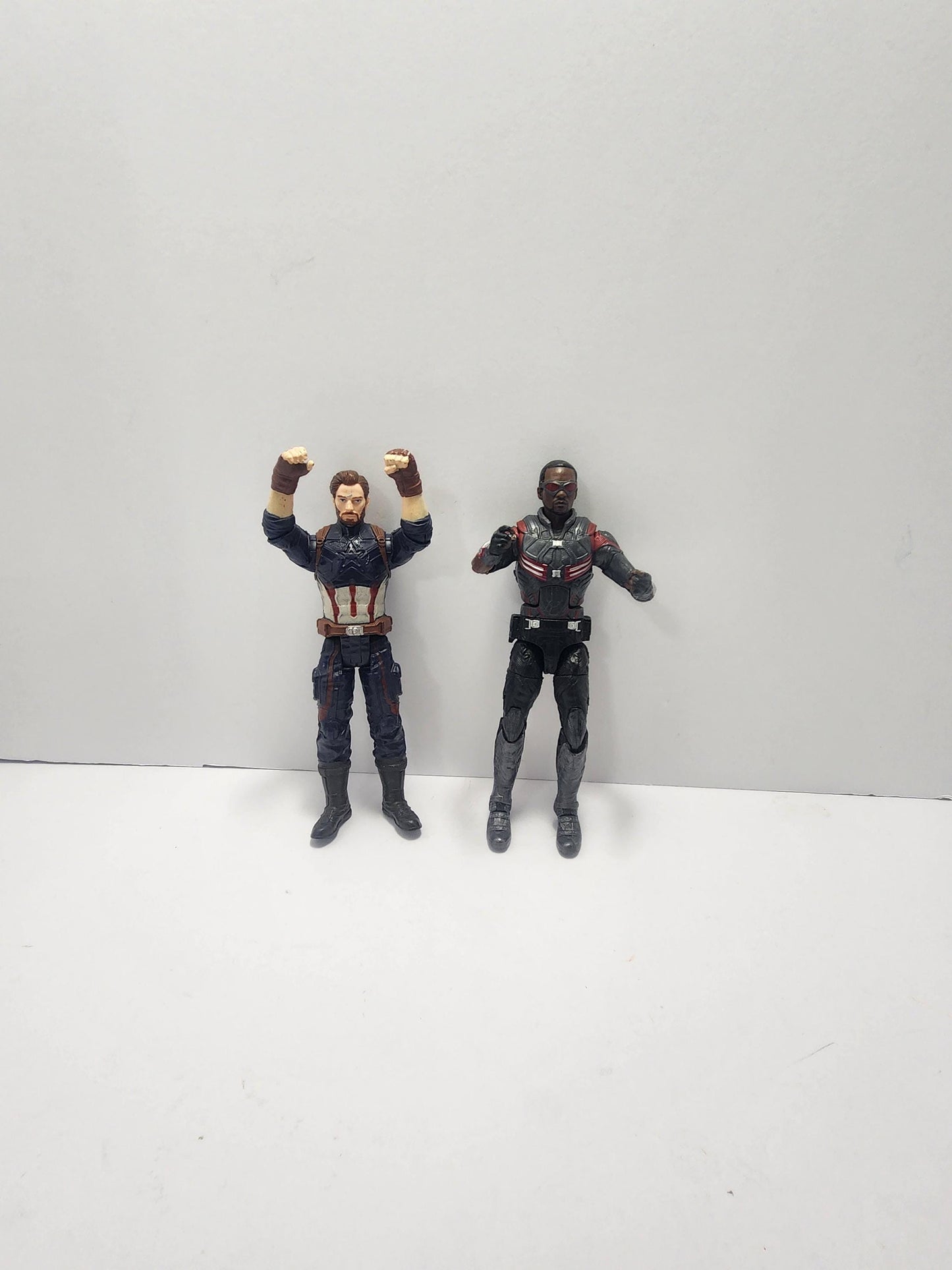 Dc Comics Actions Figures LOT Of 2 Captain America & Falcon - Falcon - Captain America - Captain America Toys - Action Figures - Marvel