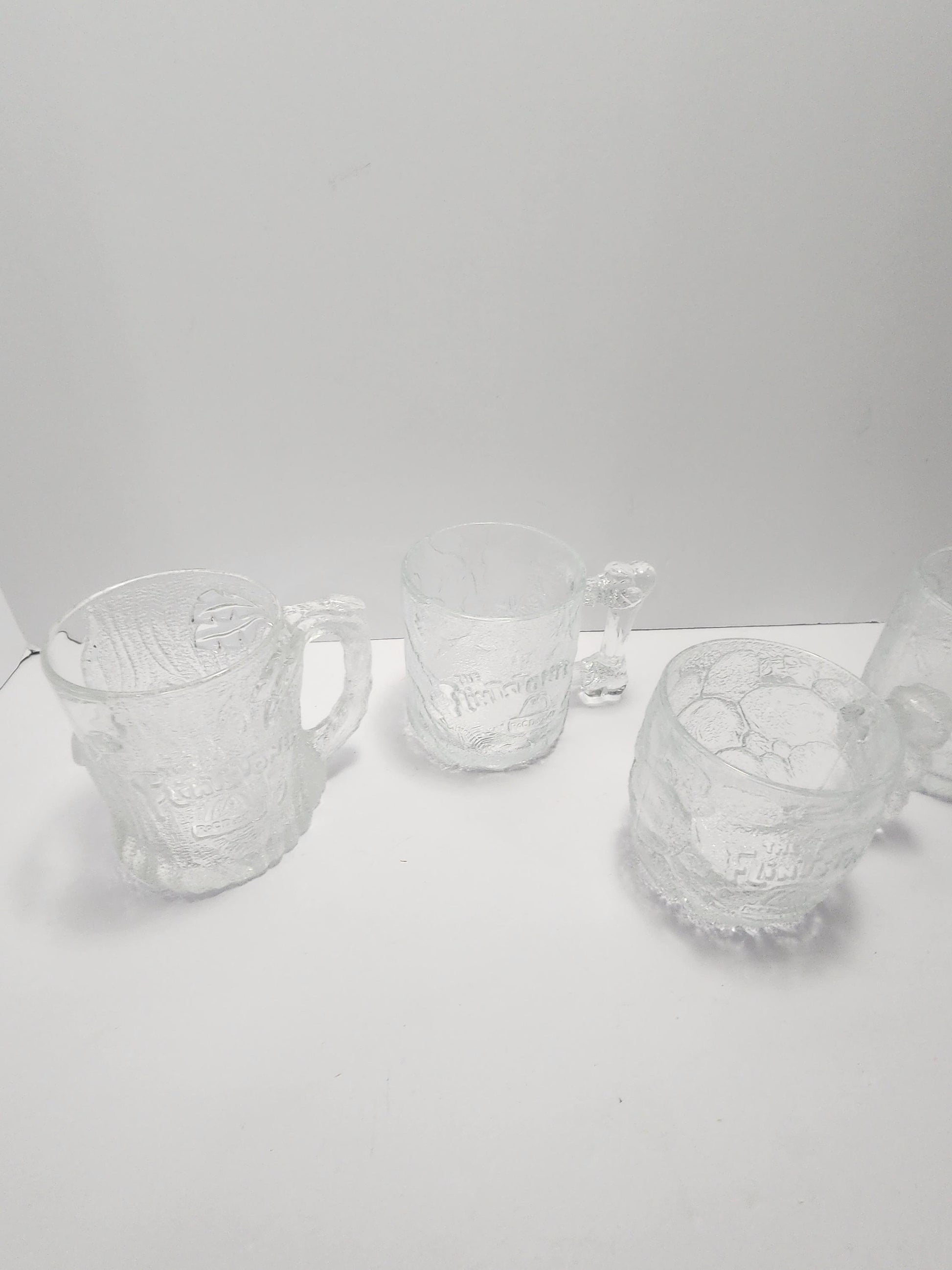Flintstones 1990's Character Glasses SET Of 4 - (1Chipped) - Flintstones - Glasses - Character Glasses - Flinstones Glasses - Mcdonalds Glas