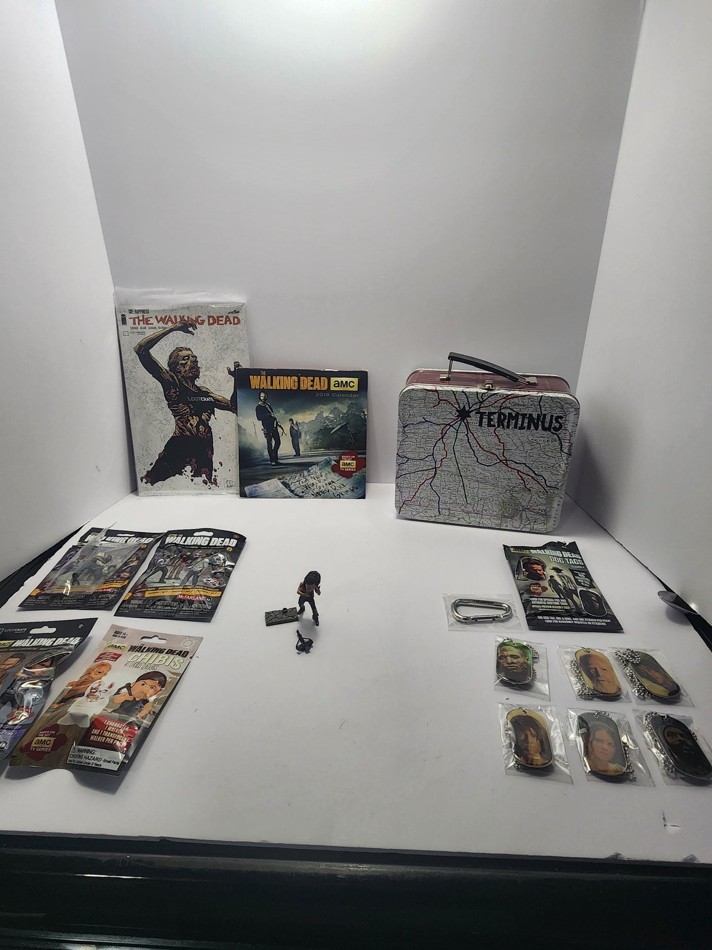 The Walking Dead Items & Memorbilla - The Walking Dead - Twd - AMC- TV Shows - The Walking Dead Toys - Twd Gifts - Lunchbox - Mini Figures