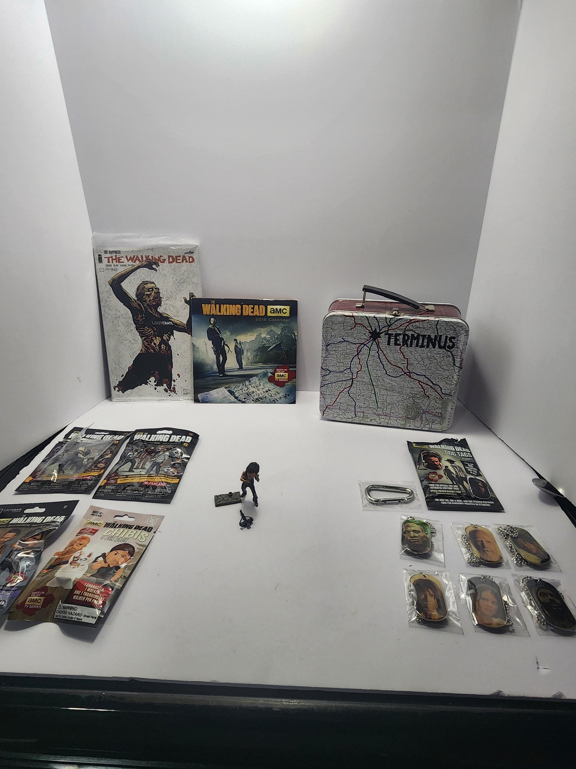 The Walking Dead Items & Memorbilla - The Walking Dead - Twd - AMC- TV Shows - The Walking Dead Toys - Twd Gifts - Lunchbox - Mini Figures