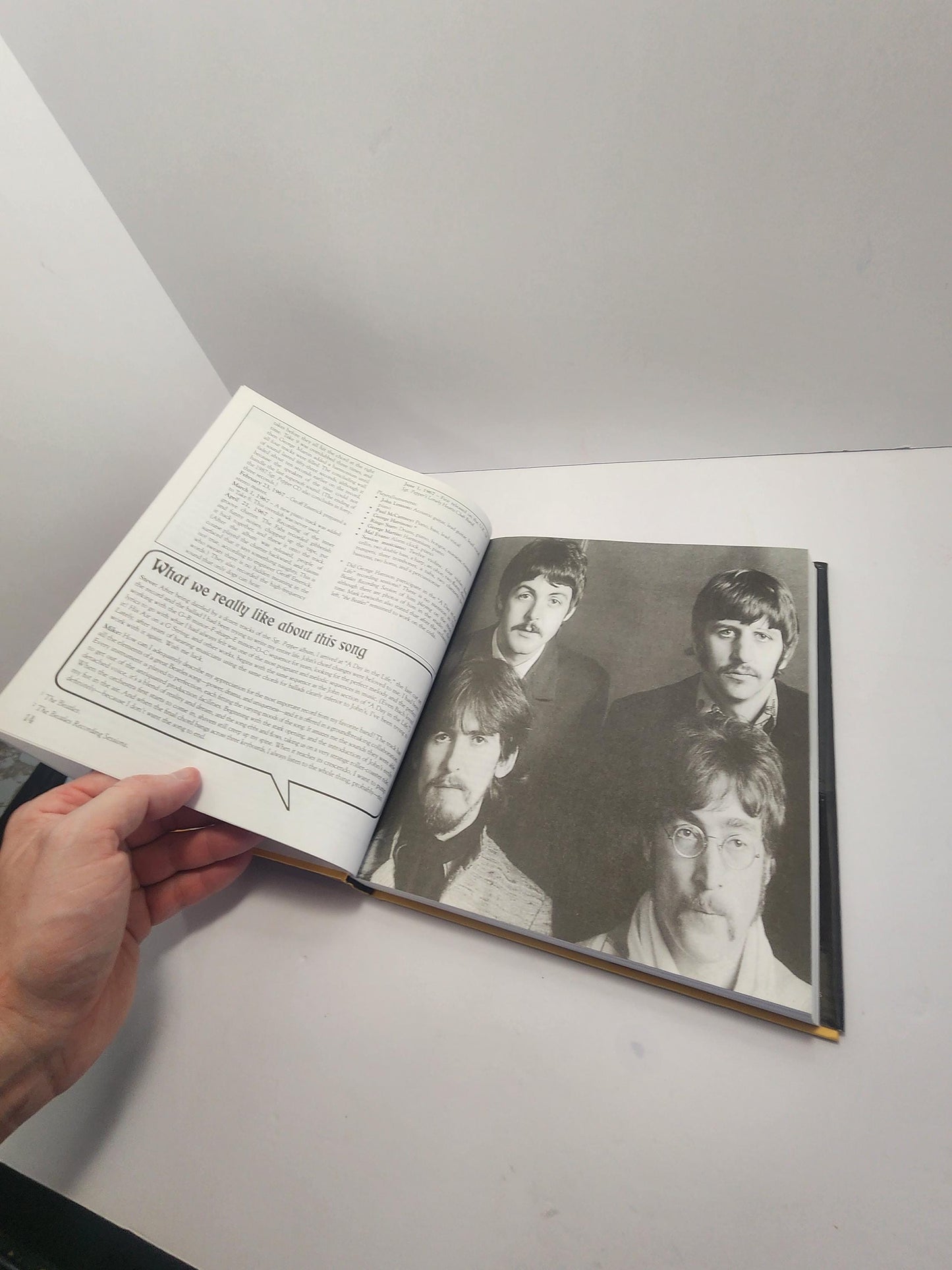 The Beatles 100 Famouns Songs Fan Guide Book - Music - Music Books - Music Gifts - The Beatles - The Beatles Books - Fan Books
