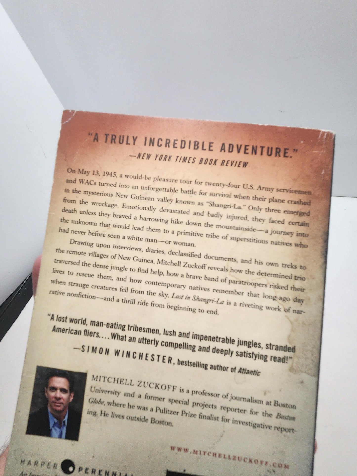 Lost In Shangri LA by Mitchell Zuckoff - Mitchell Zuckoff - New York Times - Best Seller - Lost In Shangri -La - Books - Top Selling Books