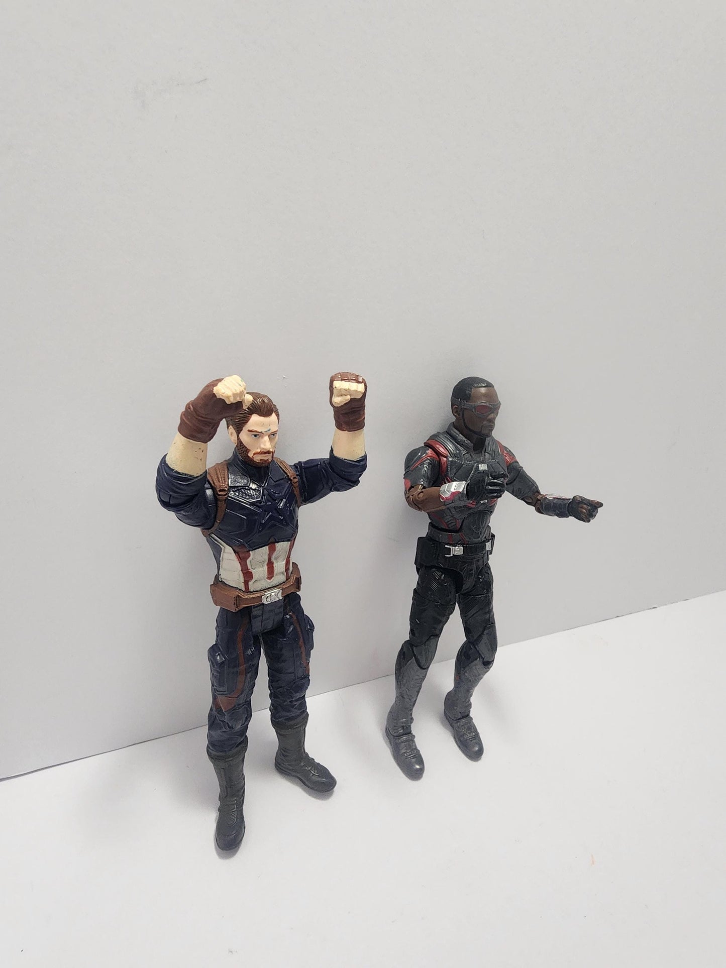 Dc Comics Actions Figures LOT Of 2 Captain America & Falcon - Falcon - Captain America - Captain America Toys - Action Figures - Marvel