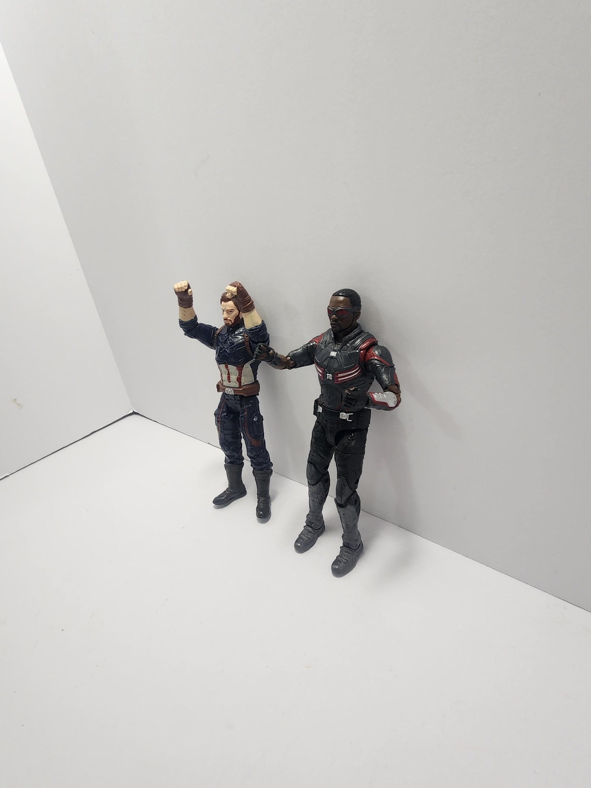 Dc Comics Actions Figures LOT Of 2 Captain America & Falcon - Falcon - Captain America - Captain America Toys - Action Figures - Marvel