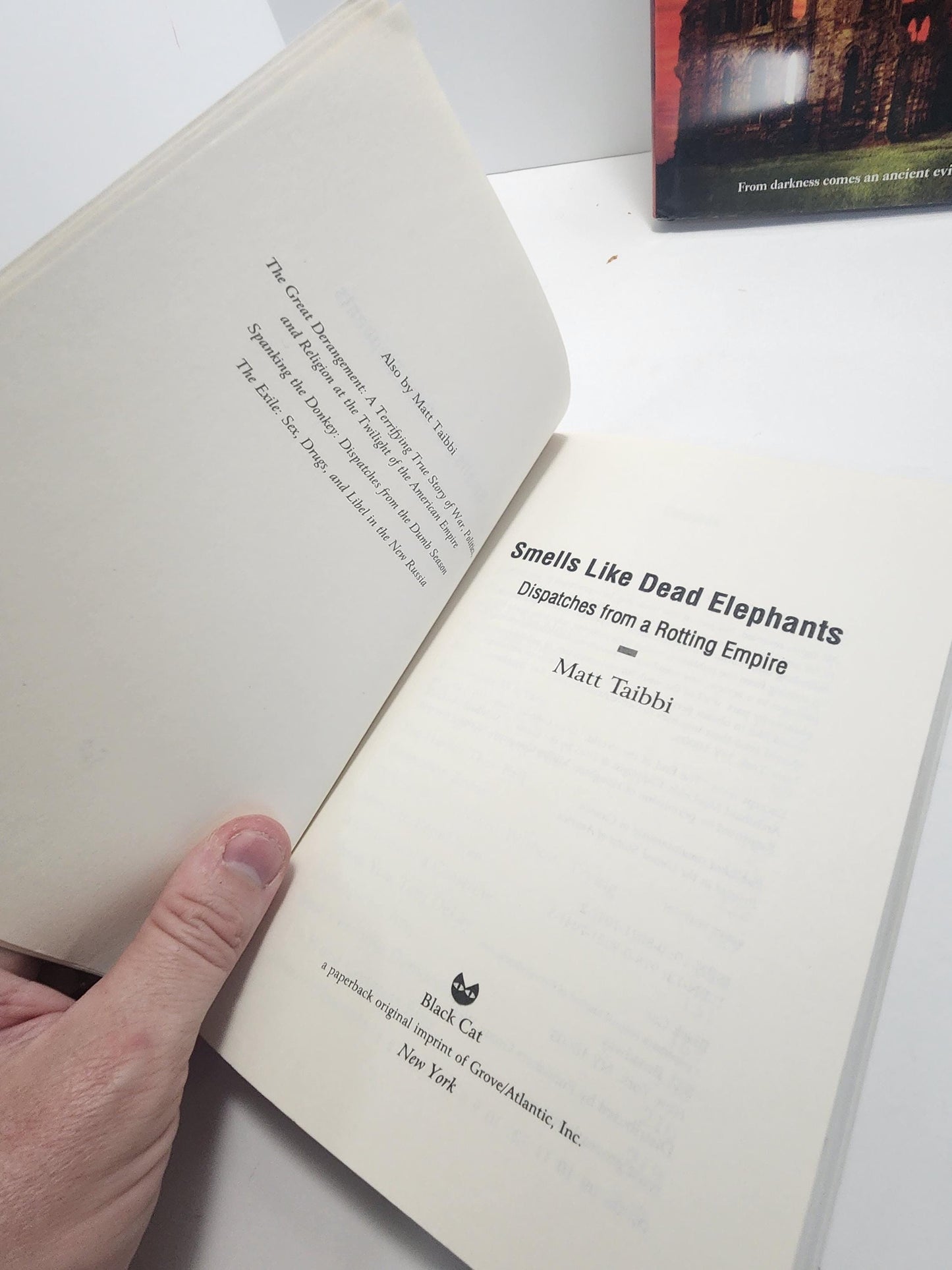 Smells Like Dead Elephants: Dispatches from a Rotting Empire by Matt Taibbi - Vintage Books - 2000's - Satire Books - Smells Like Dead Eleph