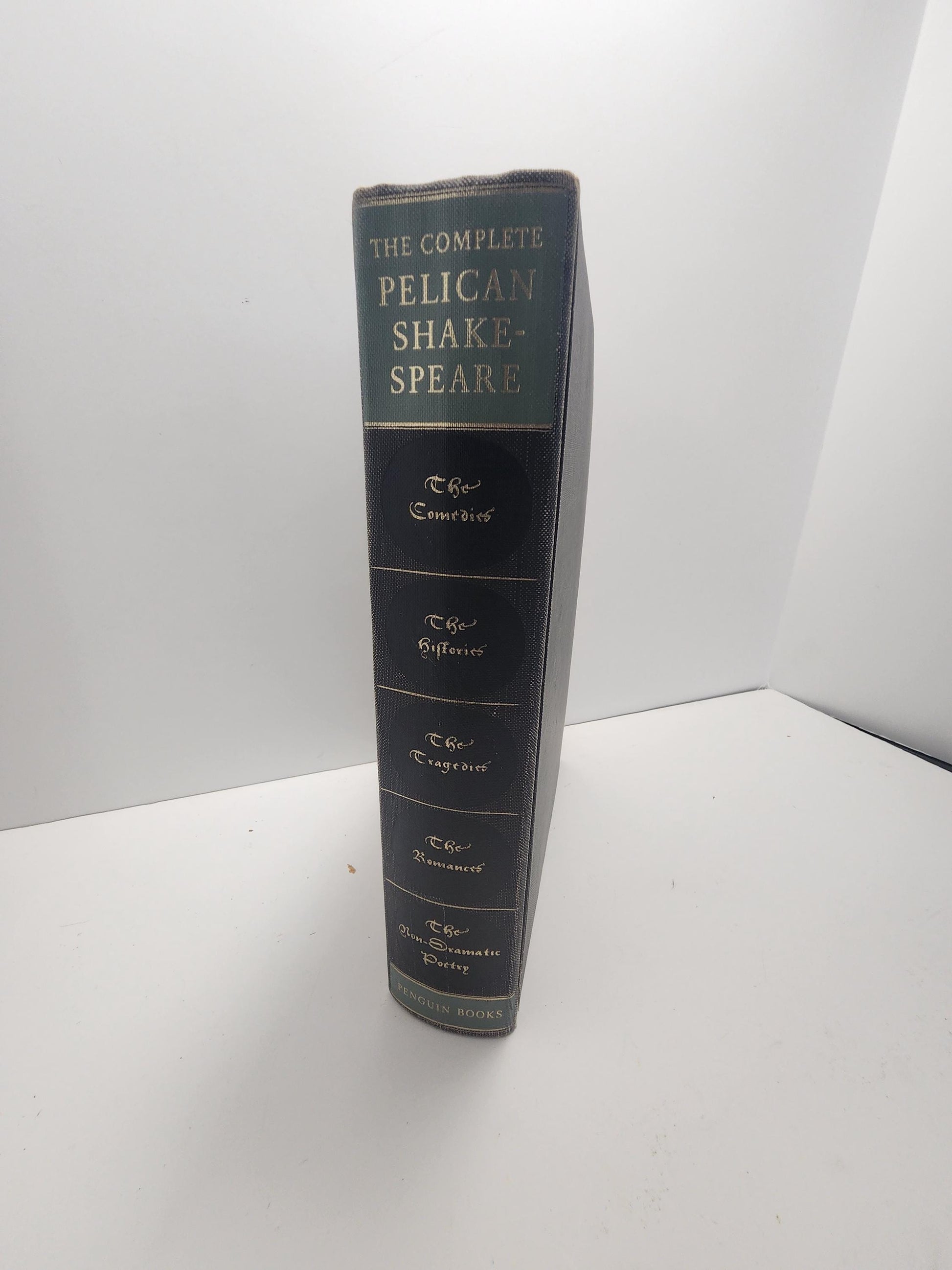 1977 Complete Pelican Shakespeare by William Shakespeare, published by Penguin Books - Shakespeare - Shakespeare Books - Penguin Books -1970